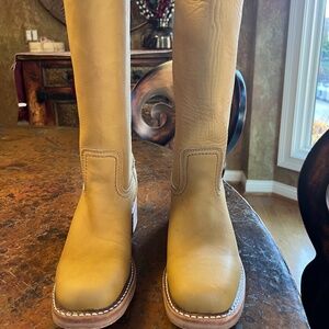 Campus Frye Boots - Color Banana, Size 8, No Box, NWOT